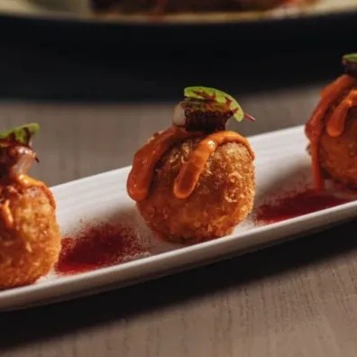 Image alt description