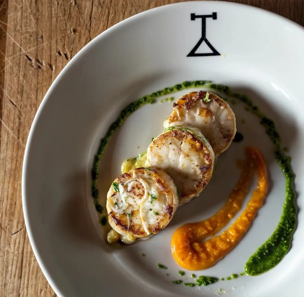 Image alt description