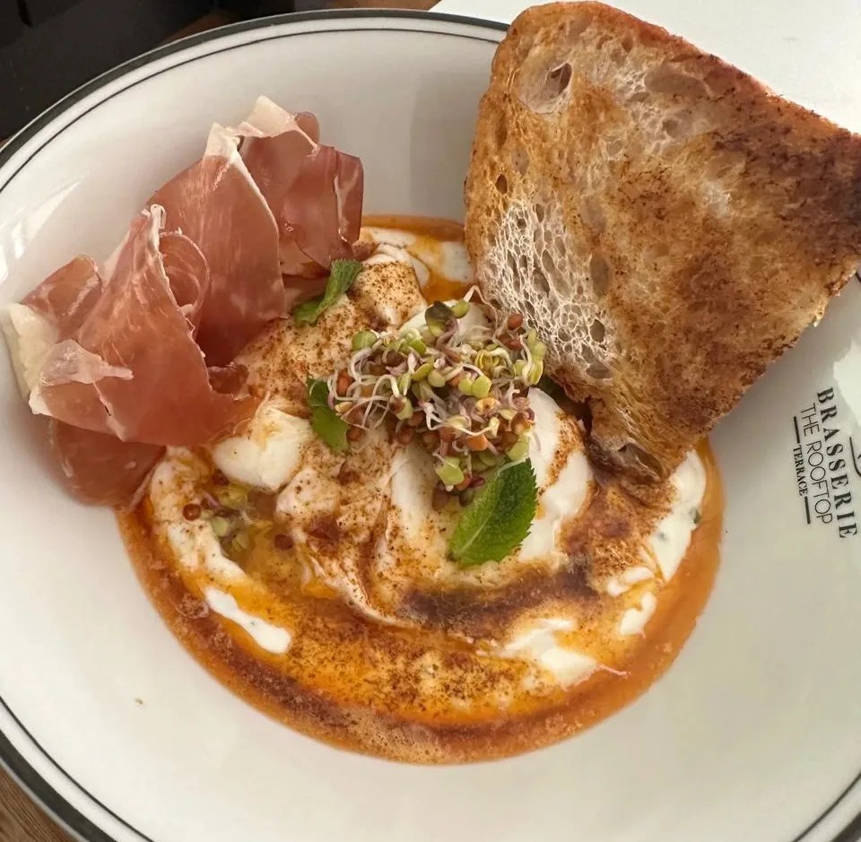 Image alt description