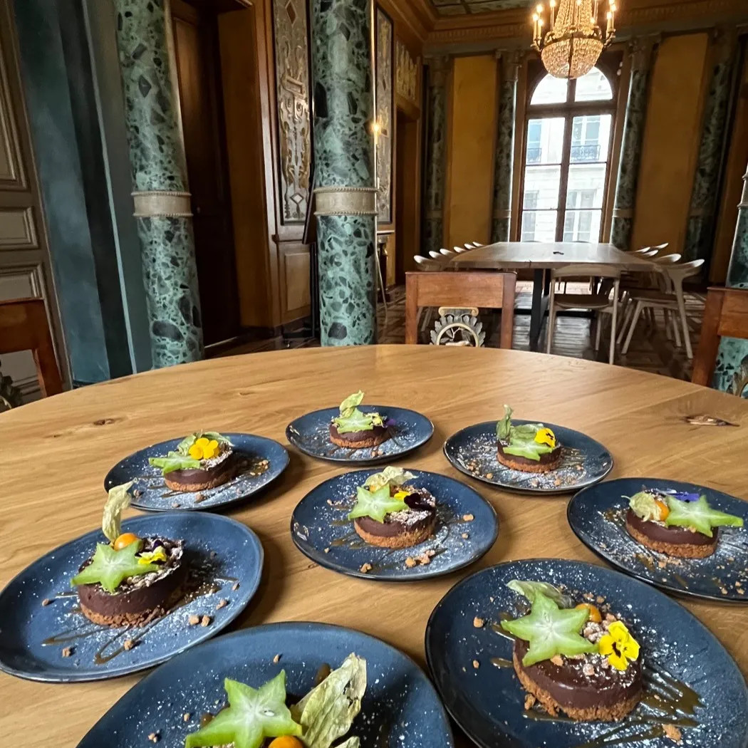 Image alt description