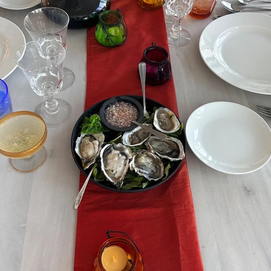 Image alt description