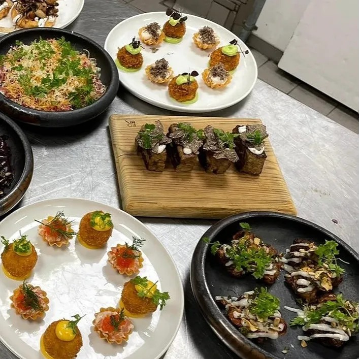 Image alt description