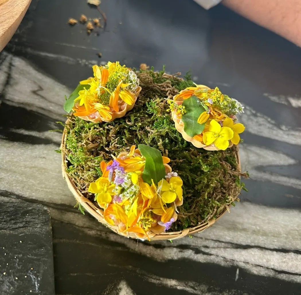 Image alt description