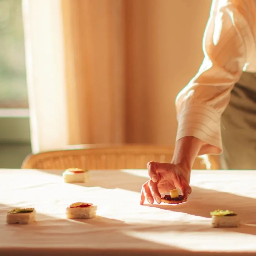 Image alt description