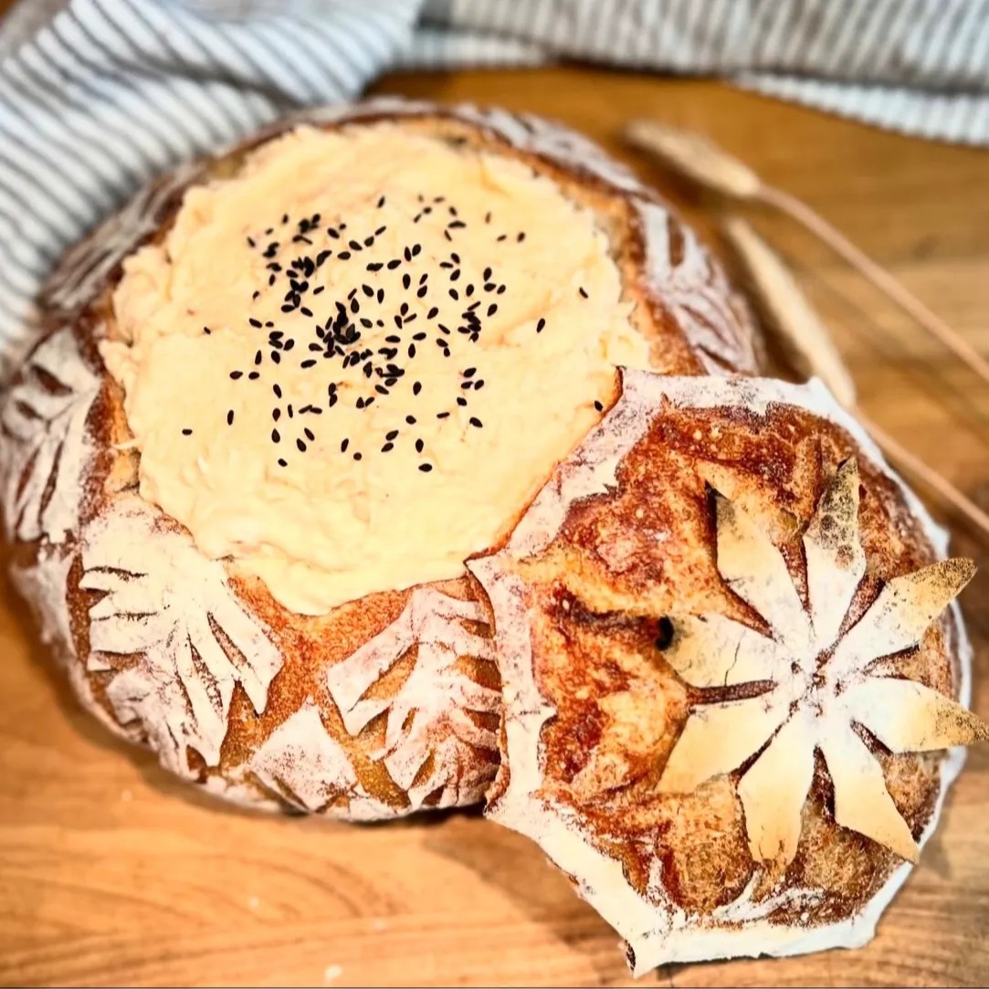 Image alt description