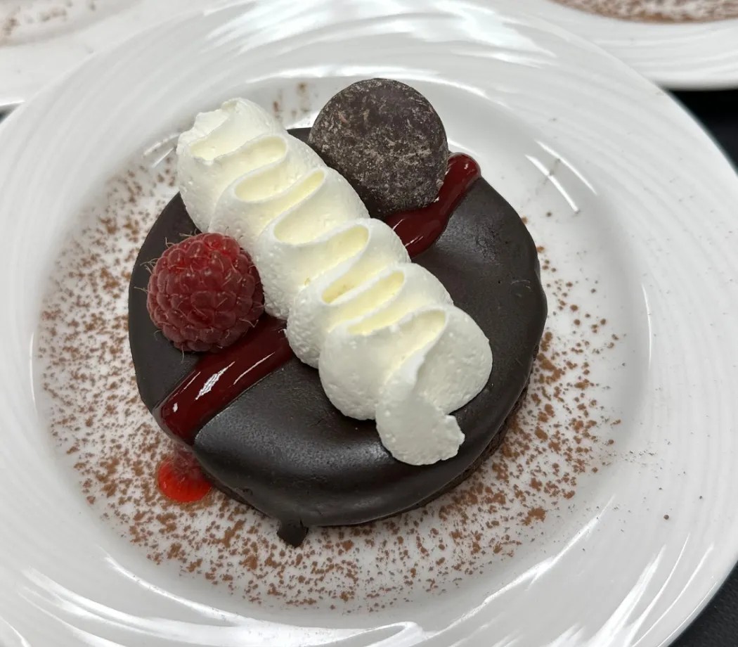 Image alt description