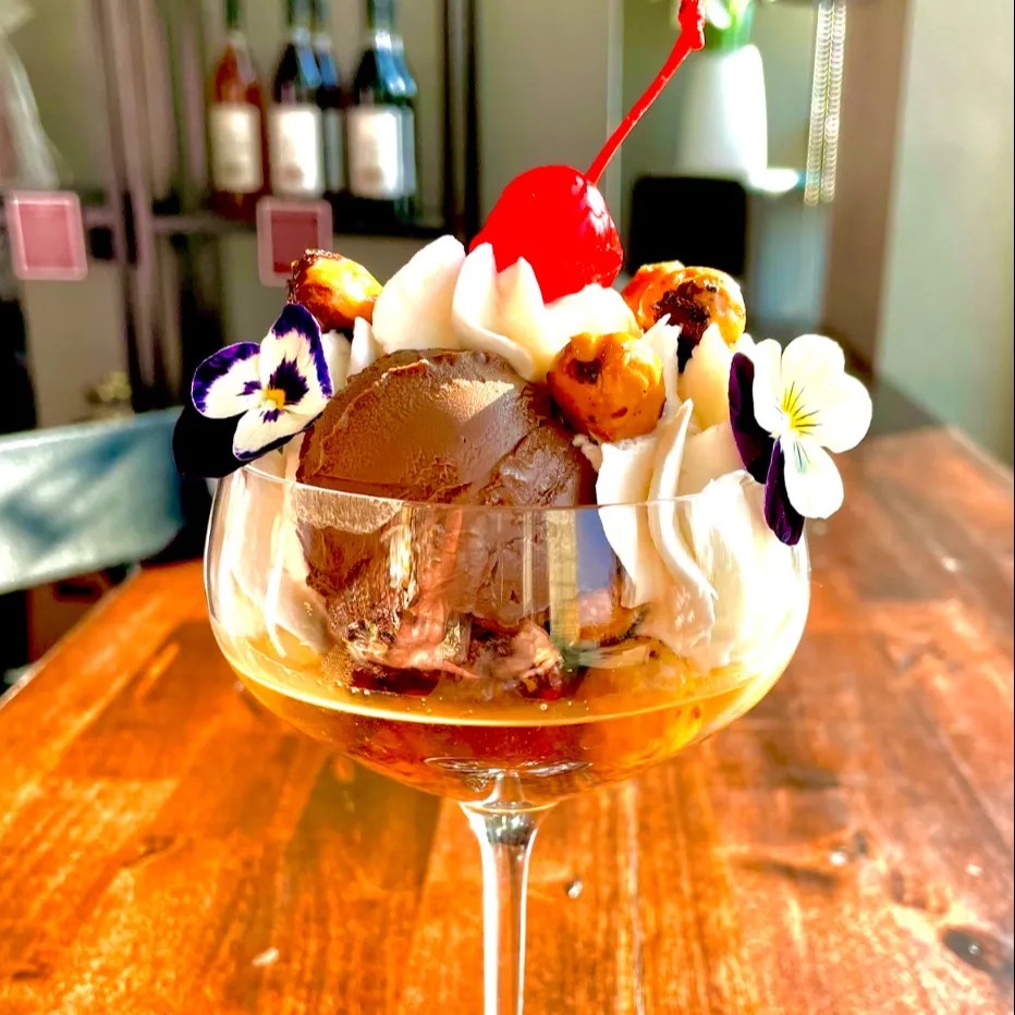 Image alt description