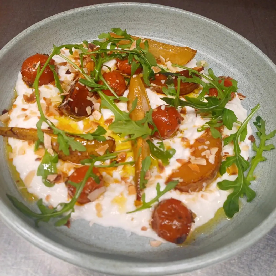 Image alt description