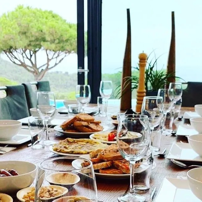 Image alt description