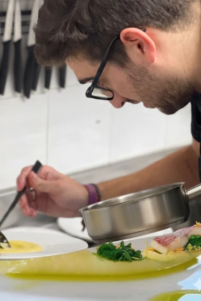 Image alt description