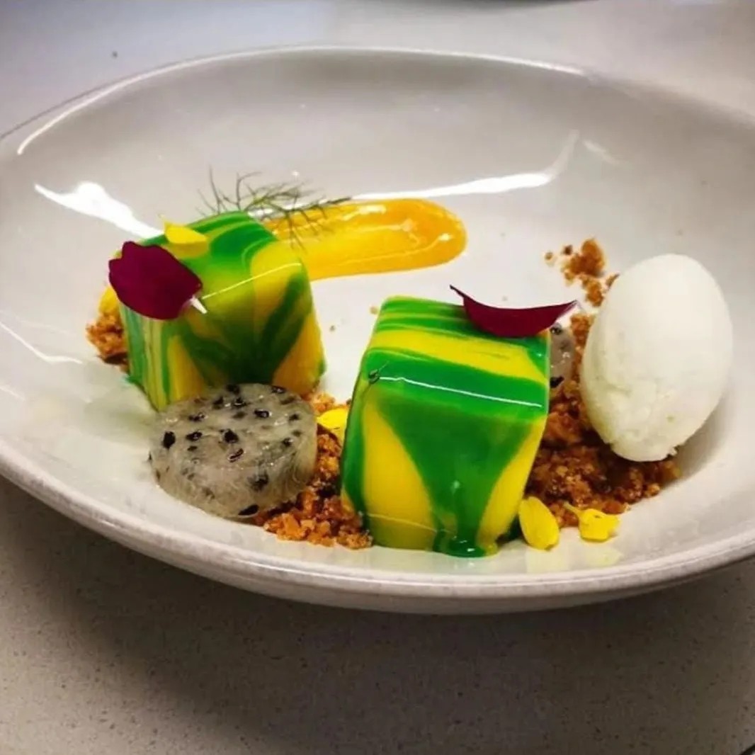 Image alt description