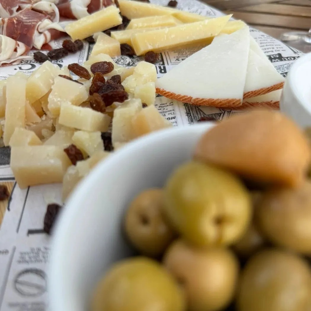 Image alt description