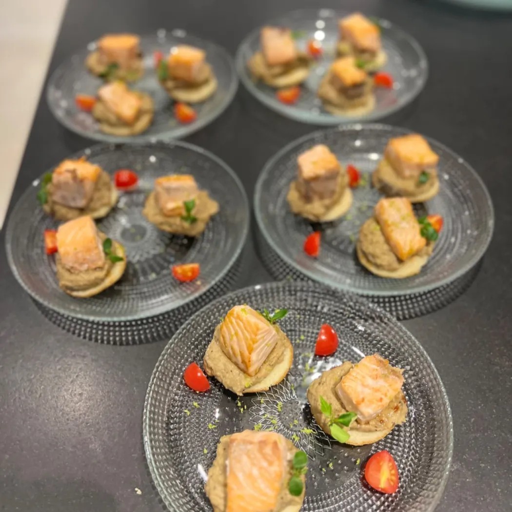 Image alt description