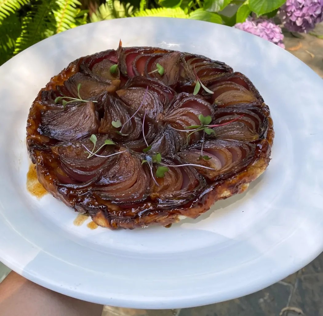 Image alt description