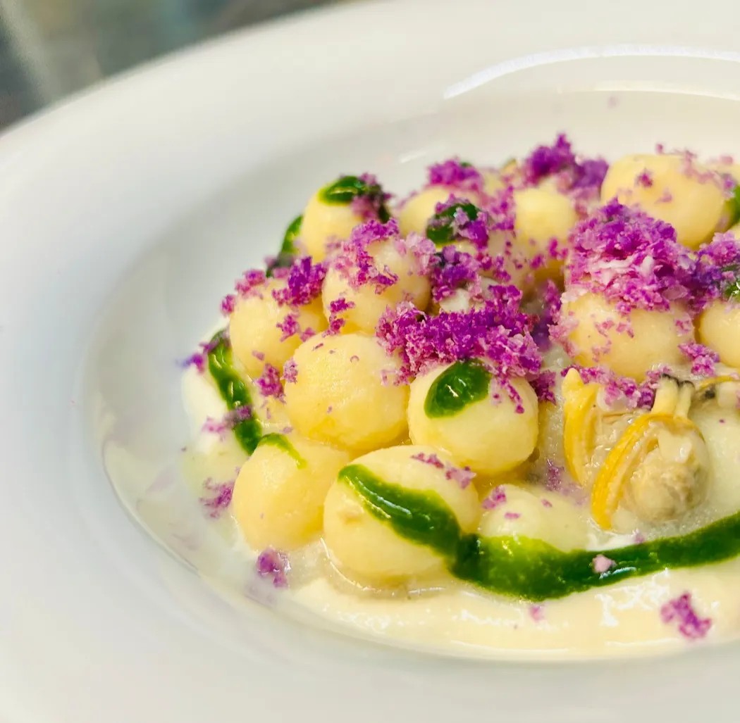 Image alt description