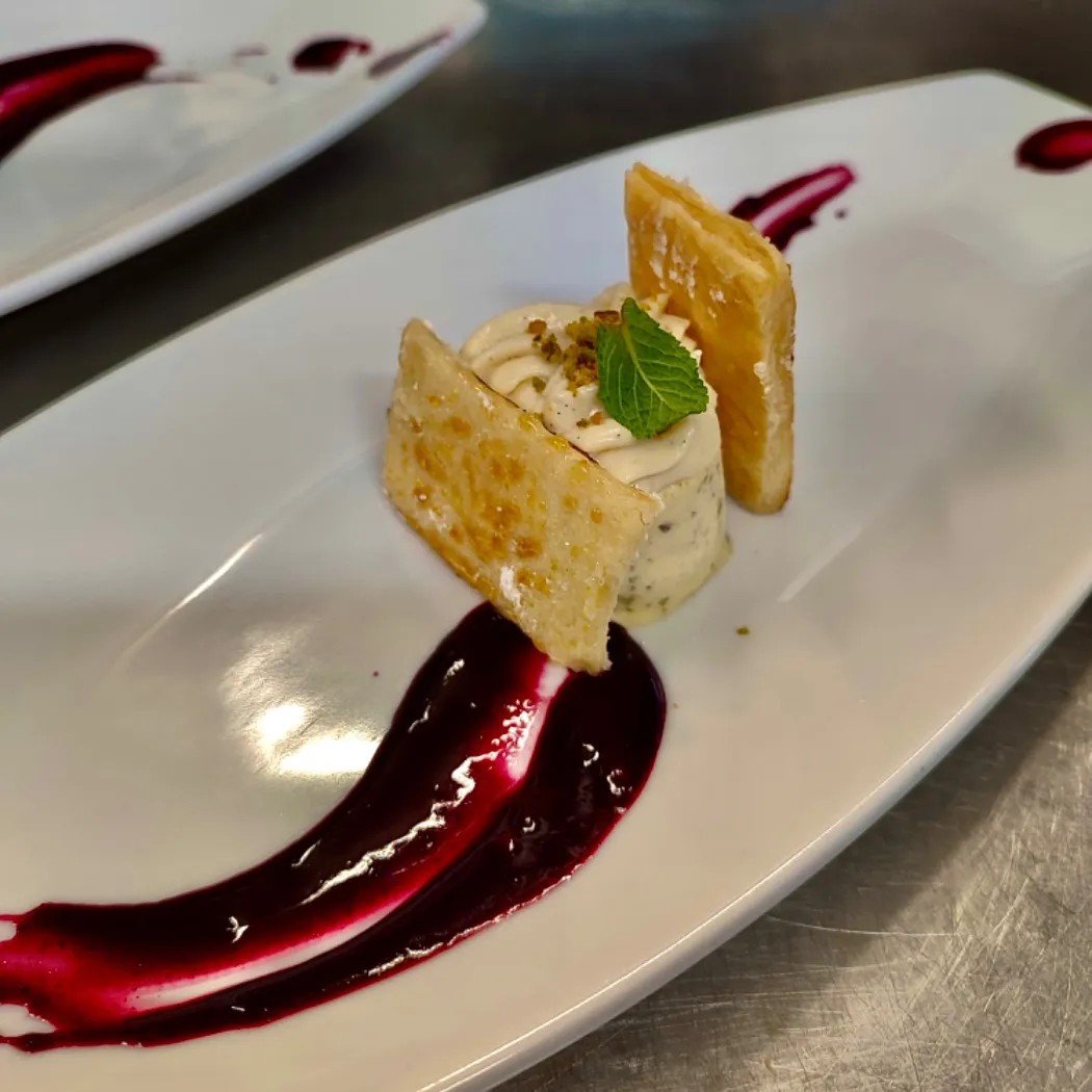 Image alt description