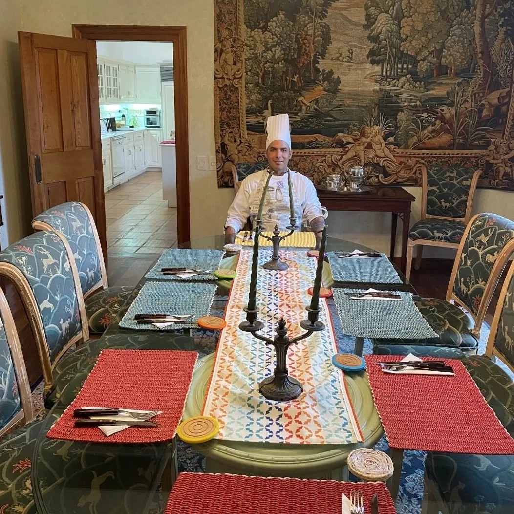 Image alt description