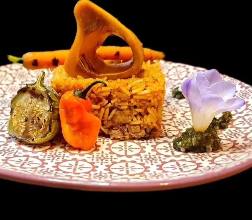 Image alt description