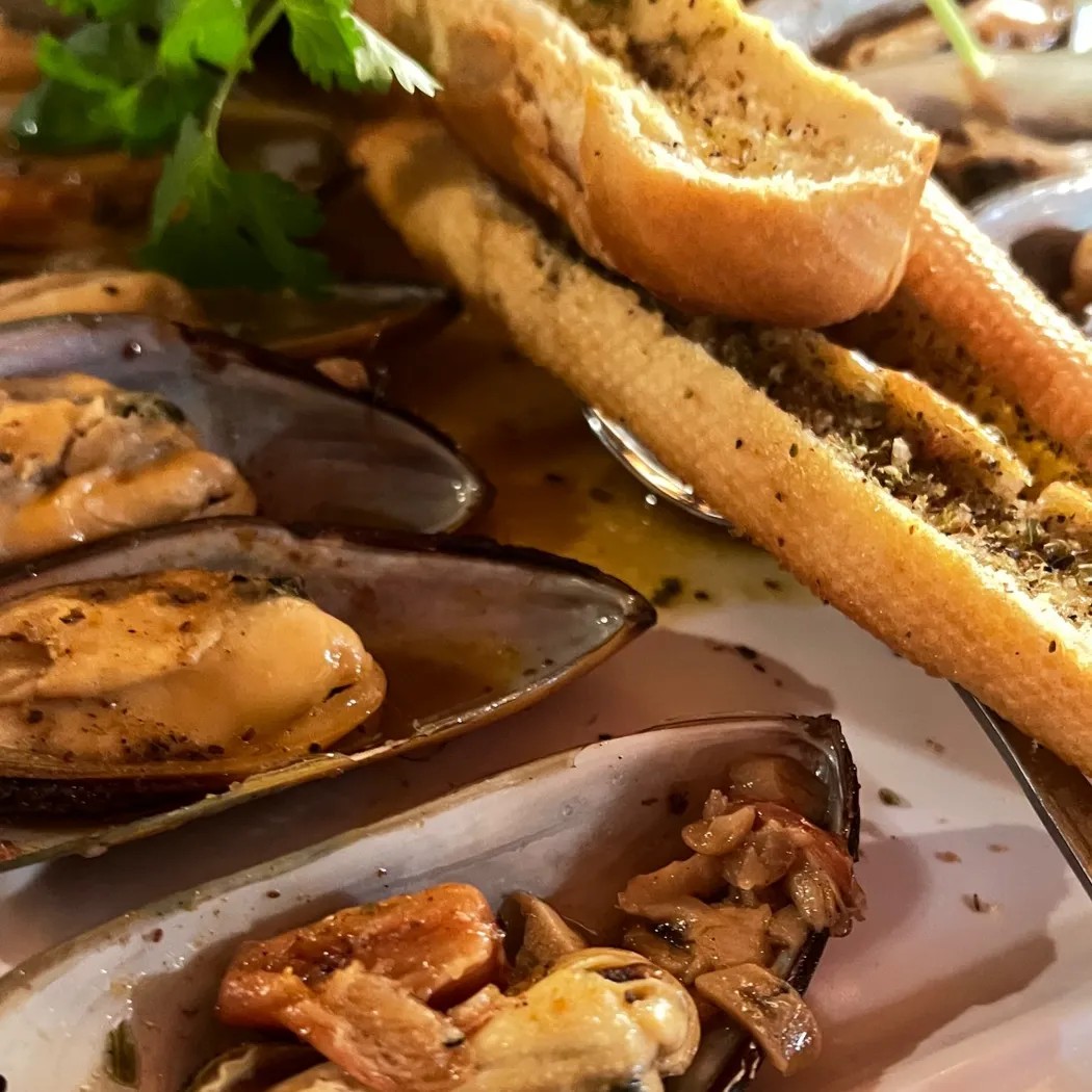 Image alt description