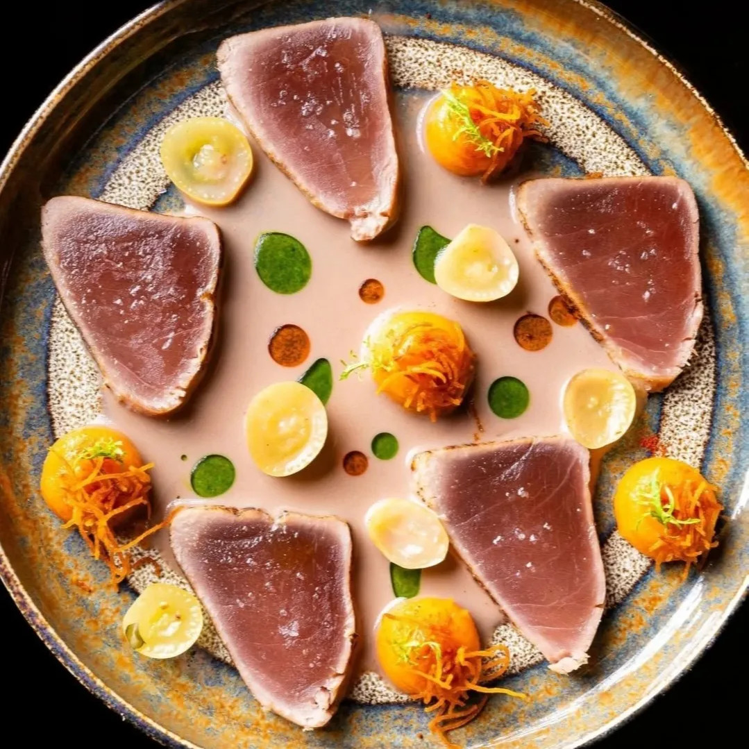 Image alt description