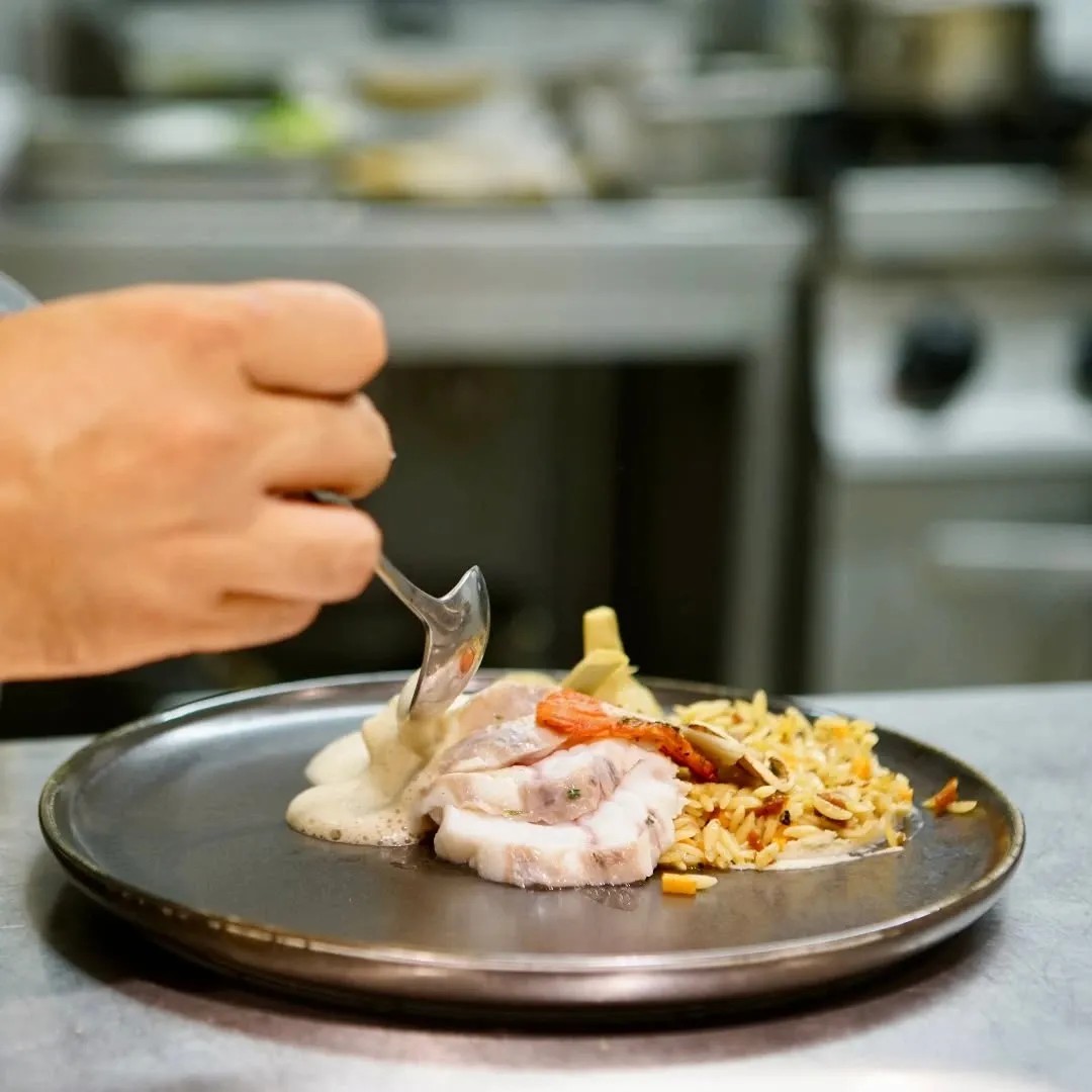 Image alt description