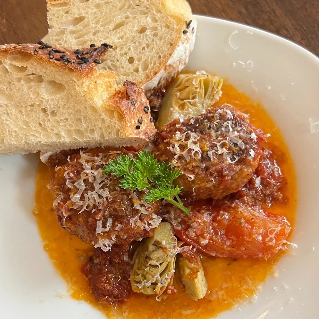 Image alt description