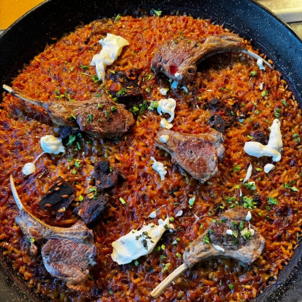 Image alt description