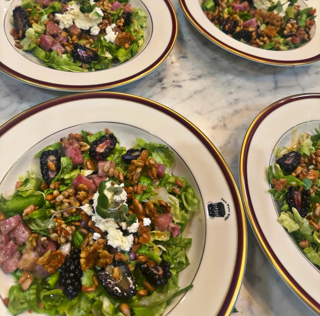 Image alt description