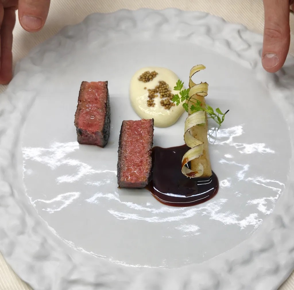 Image alt description