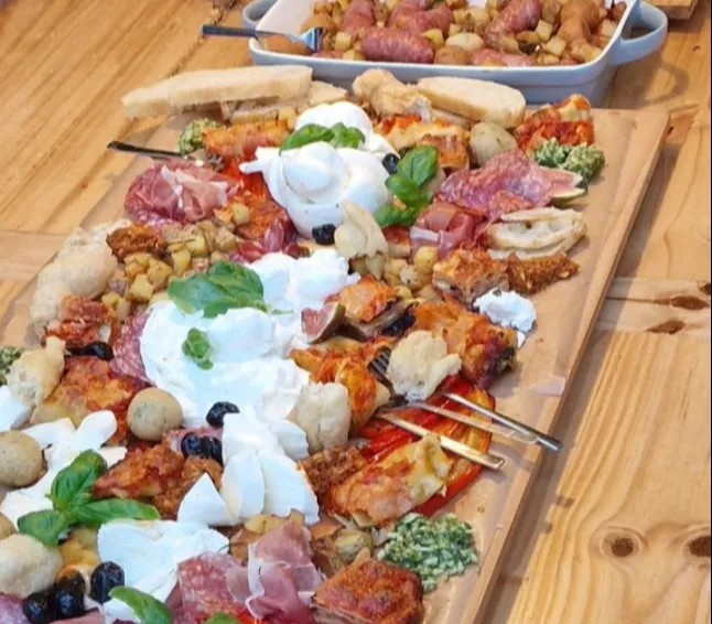 Image alt description