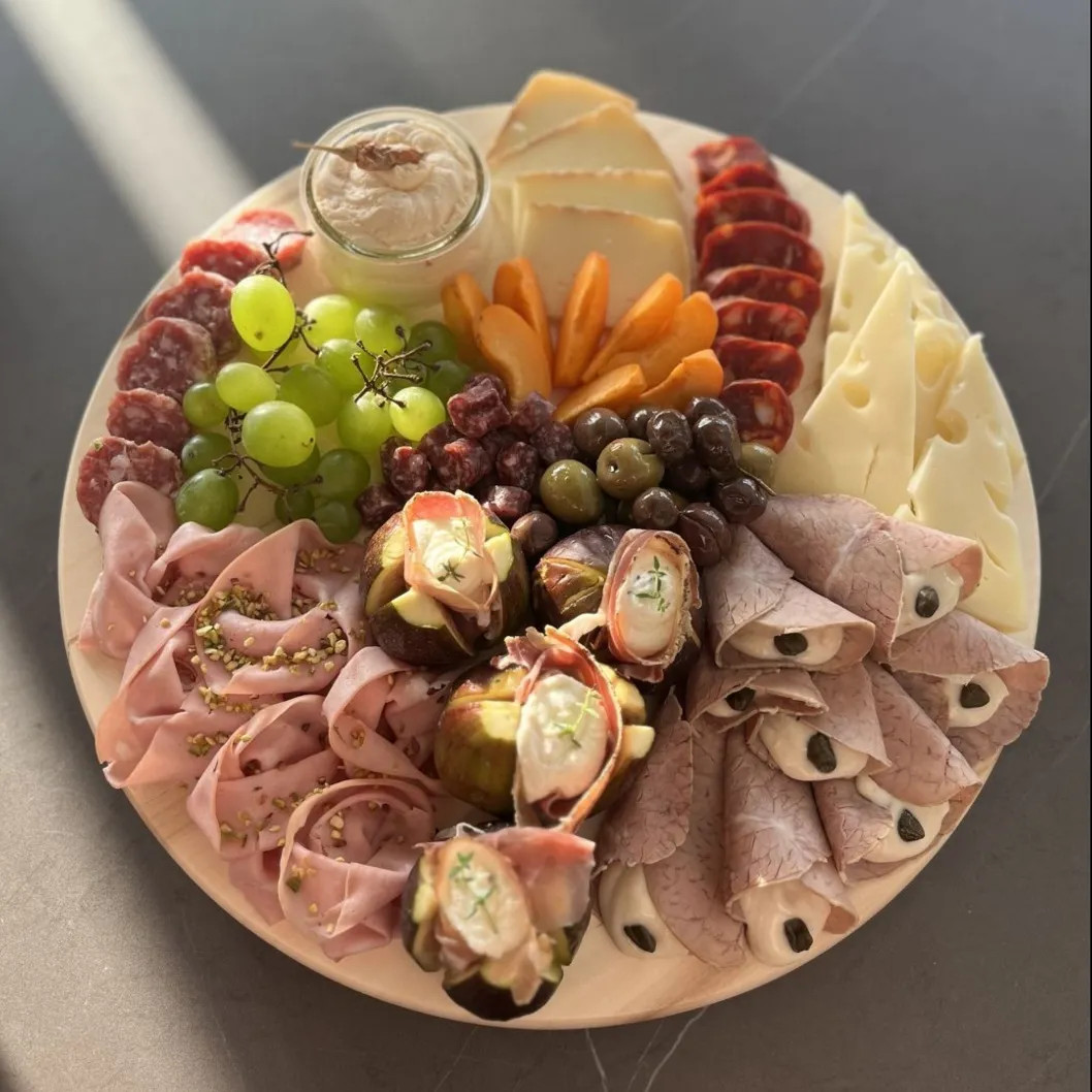 Image alt description