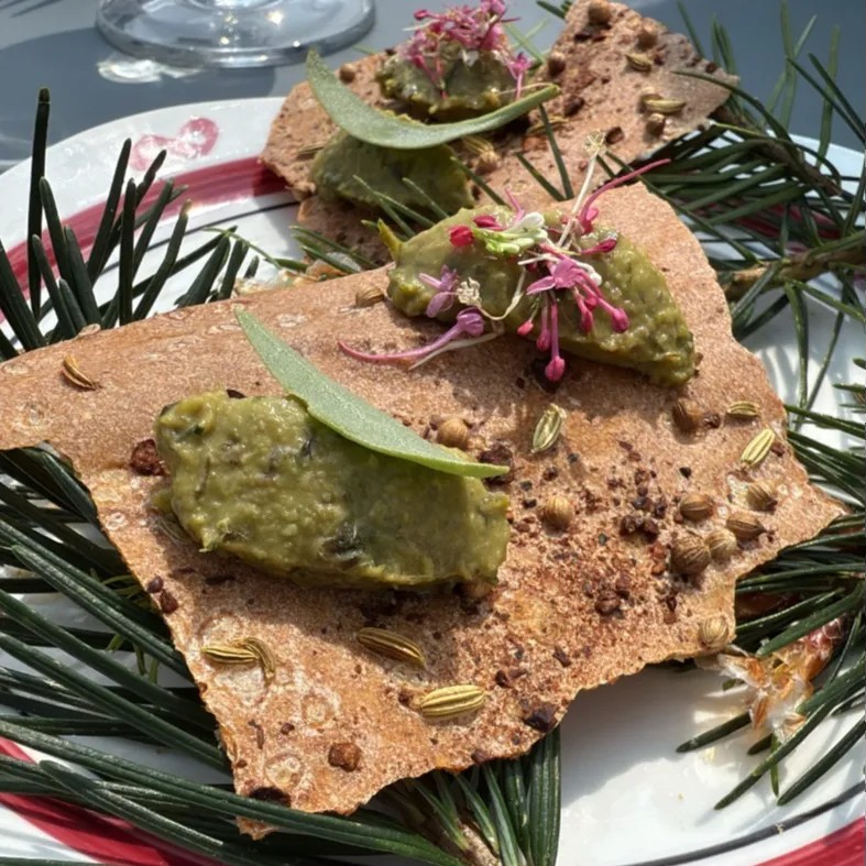 Image alt description