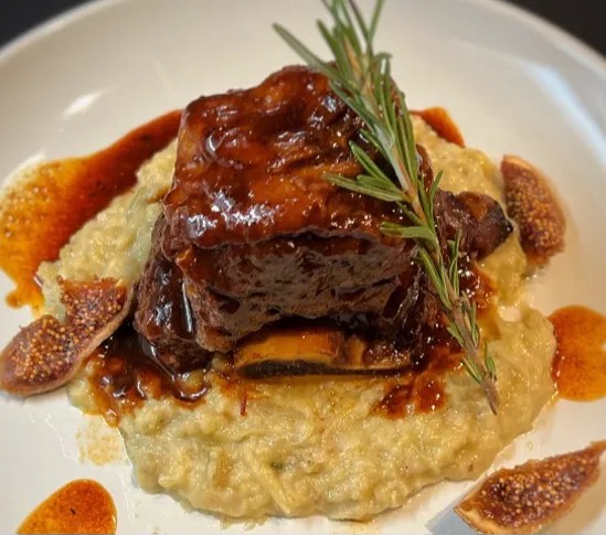 Image alt description