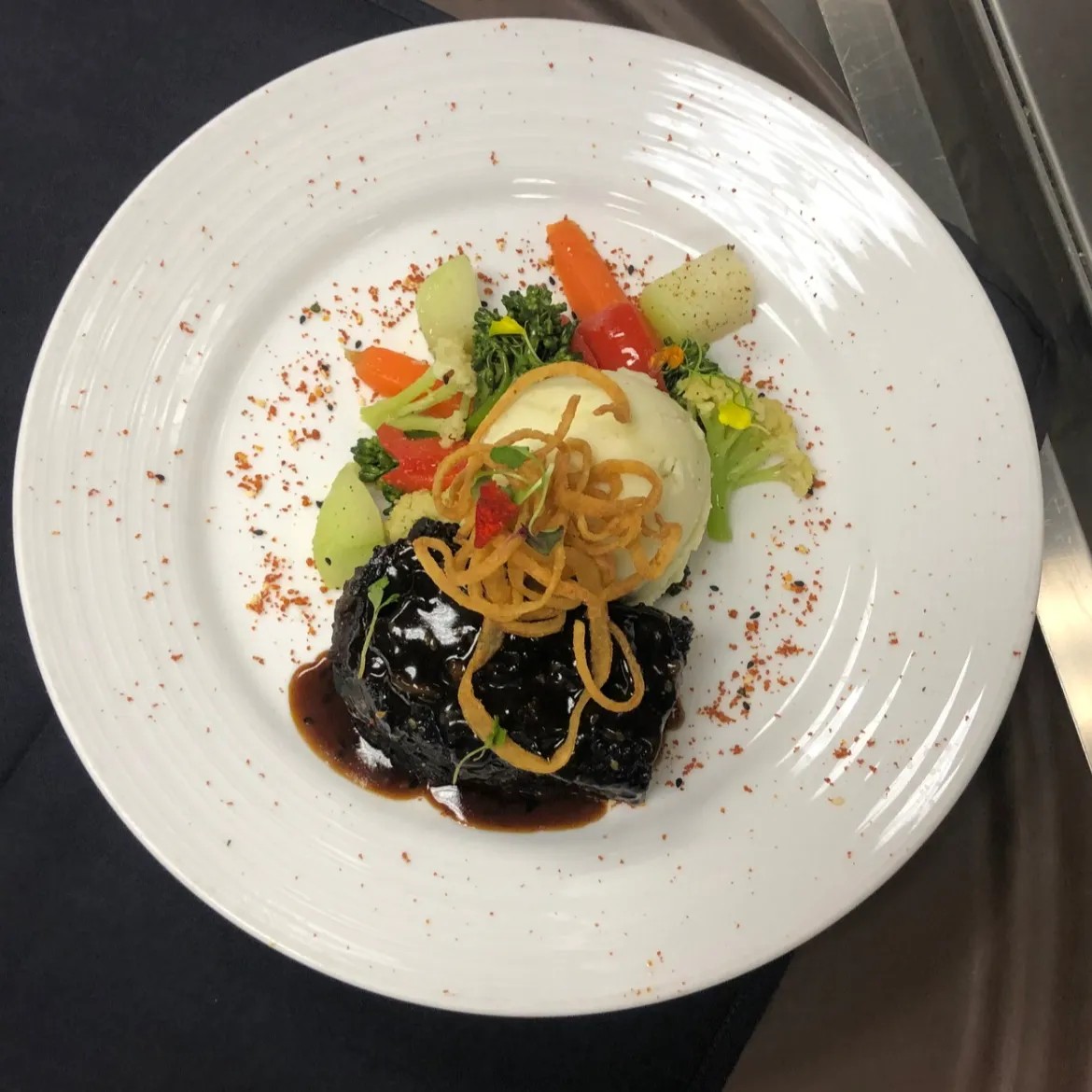 Image alt description