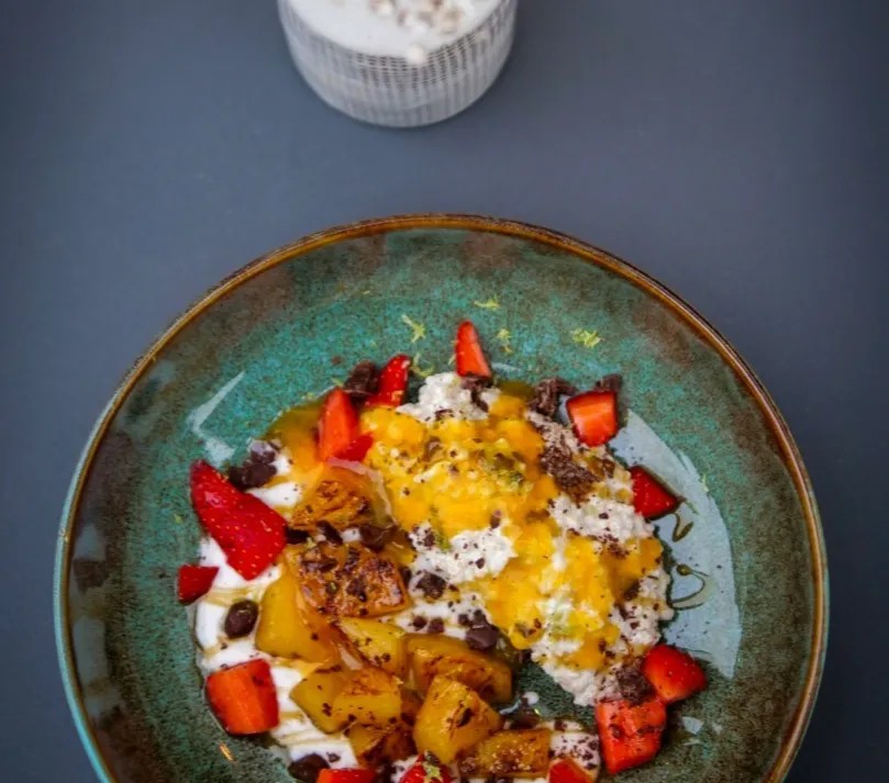 Image alt description