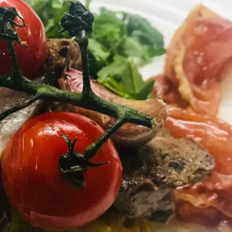 Image alt description