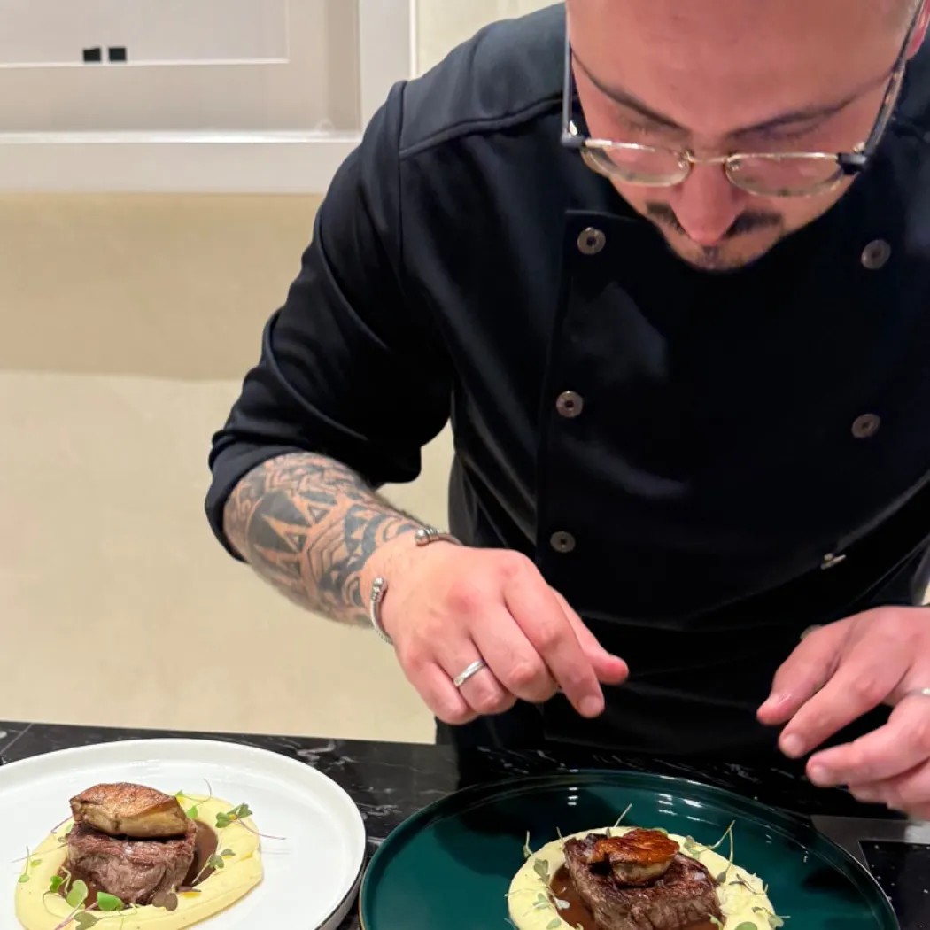 Image alt description