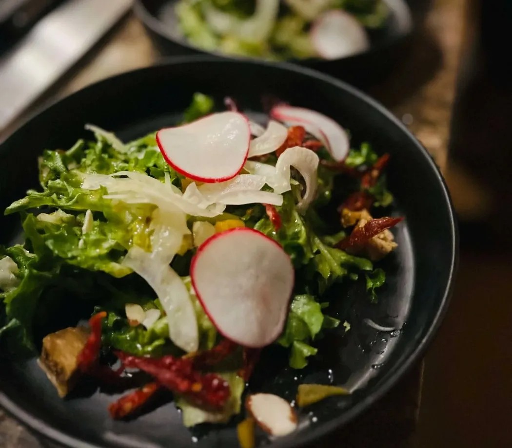 Image alt description