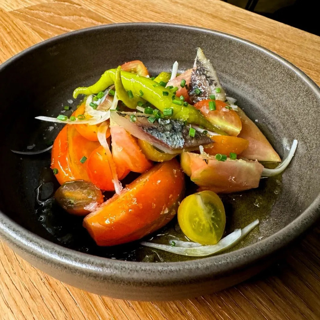 Image alt description