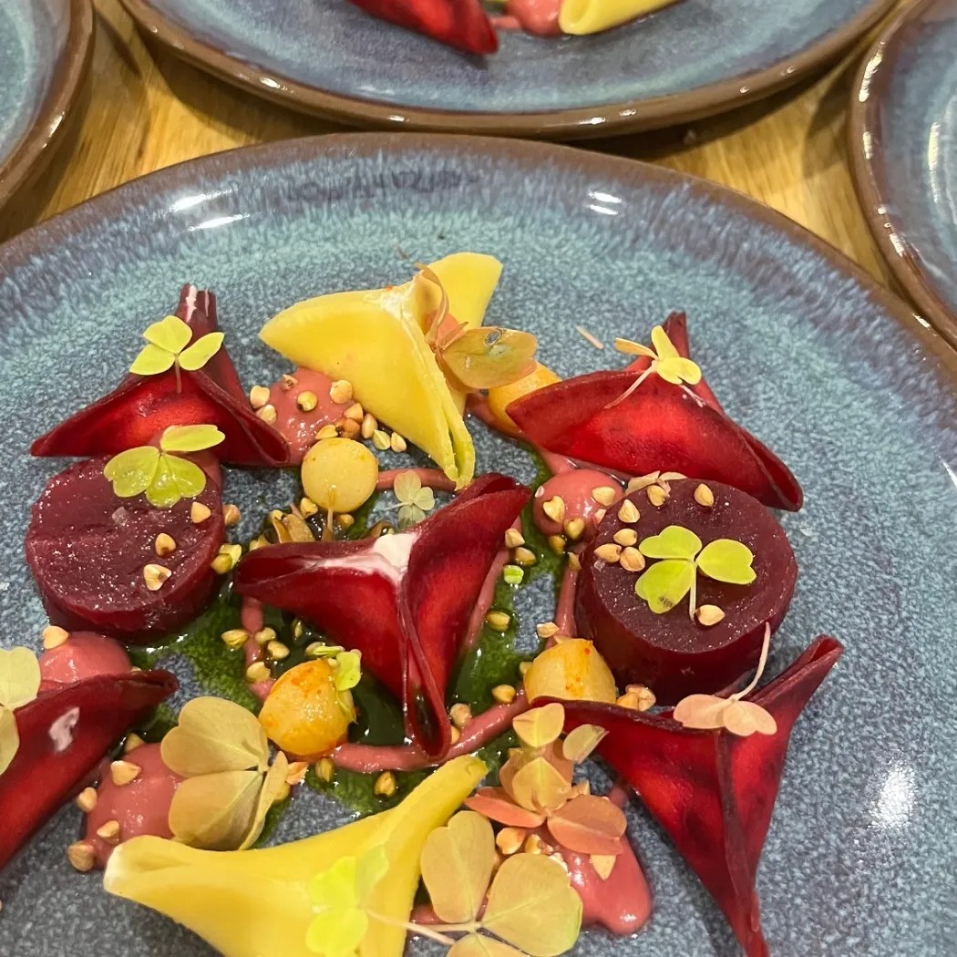 Image alt description