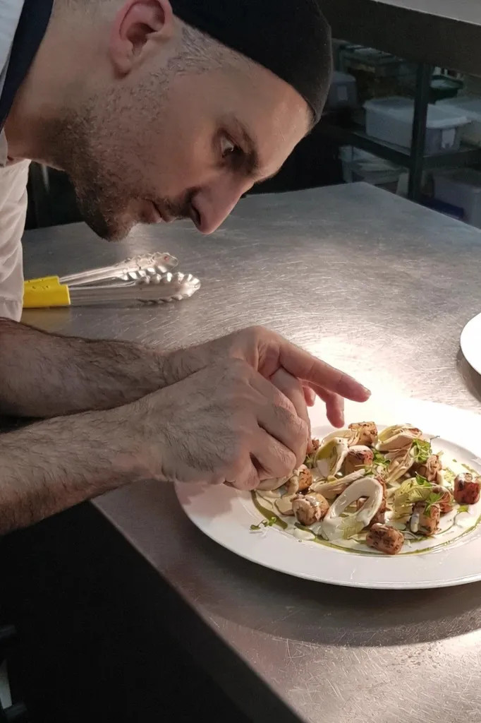 Image alt description