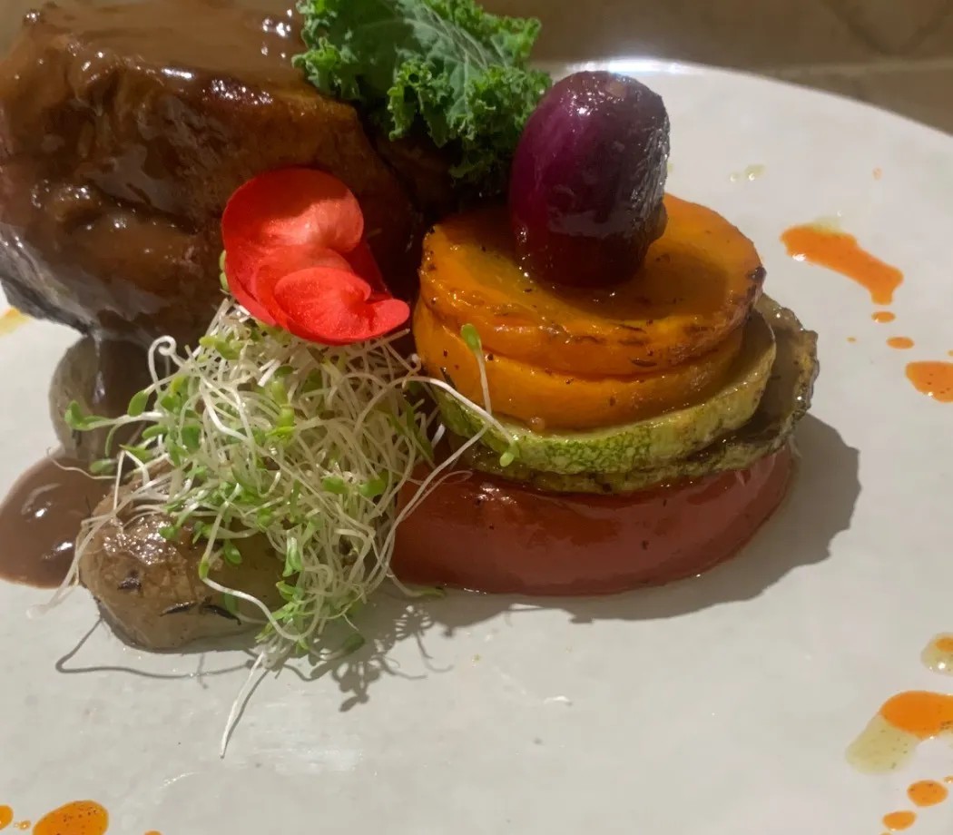 Image alt description