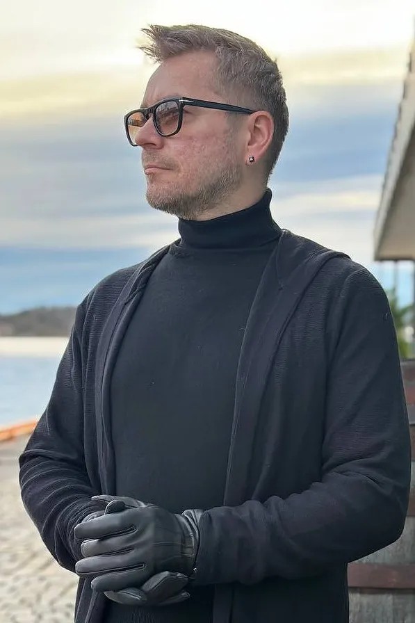 Image alt description