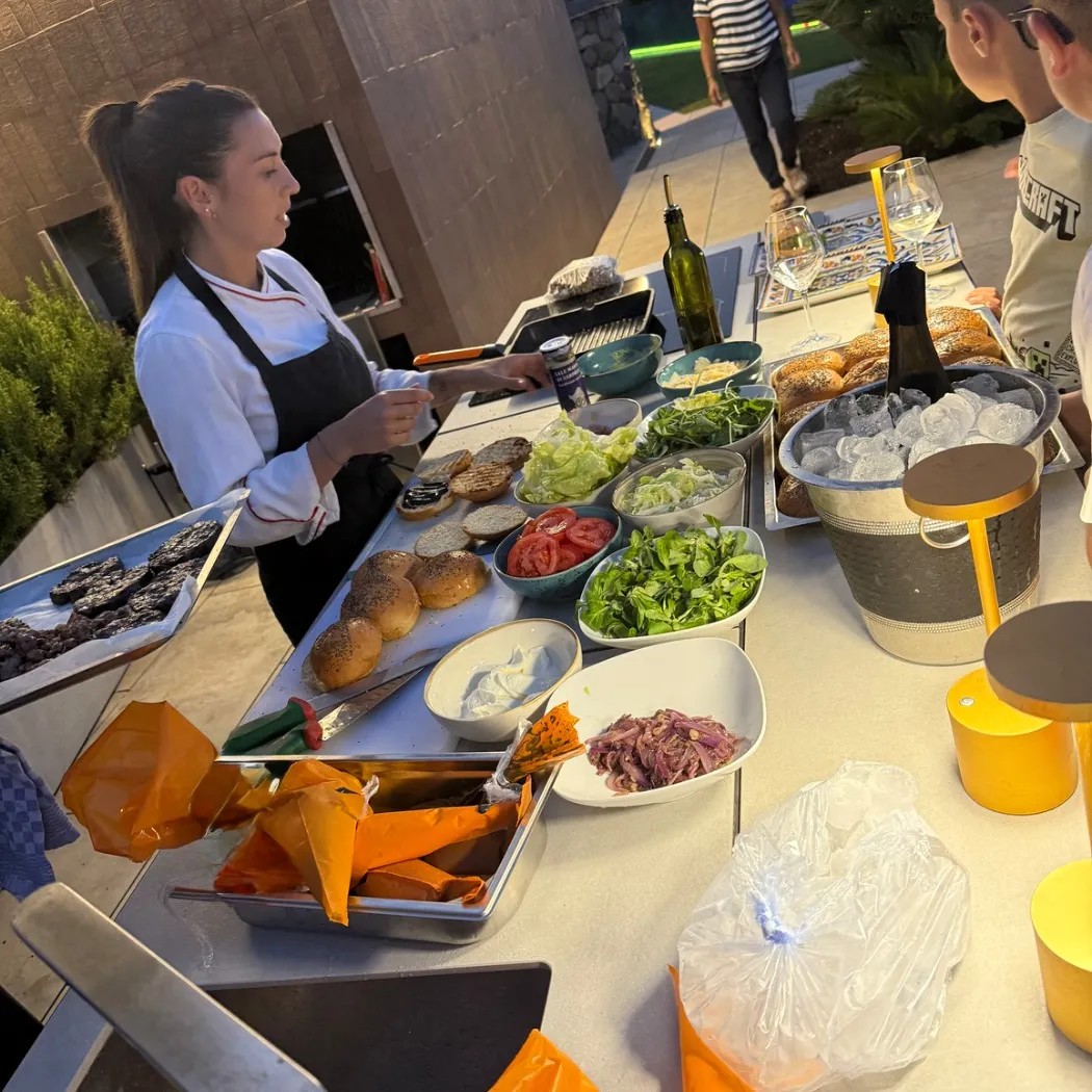 Image alt description