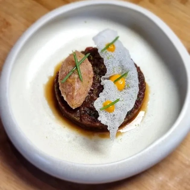 Image alt description