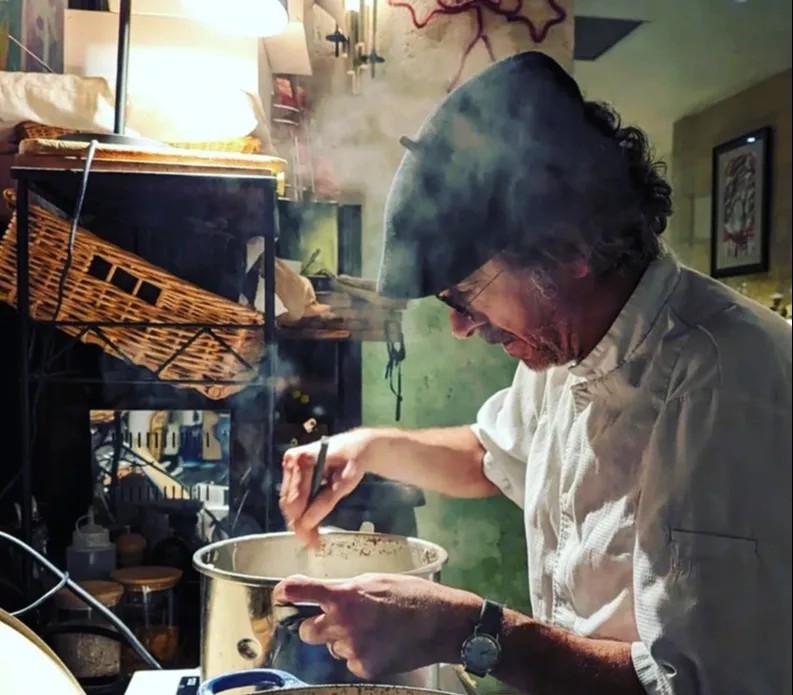 Image alt description