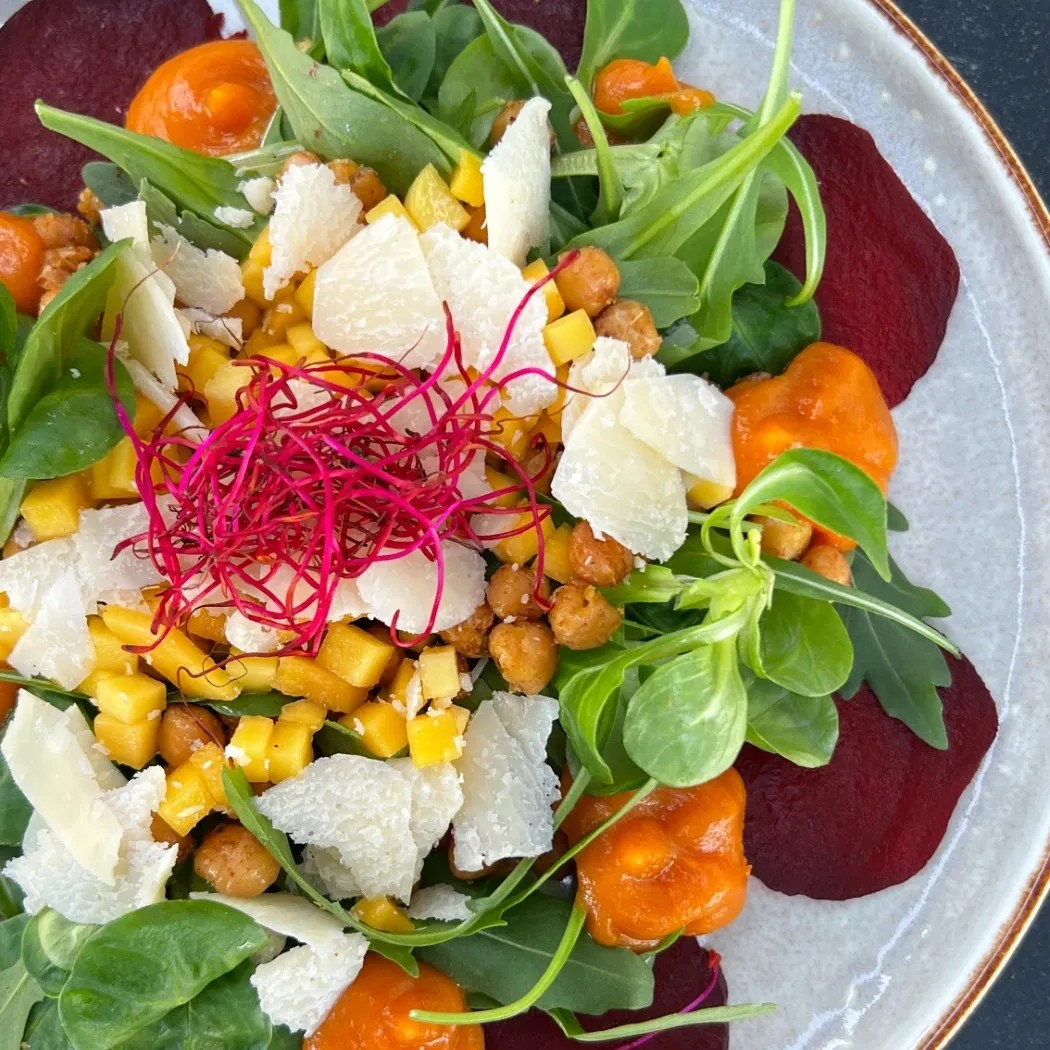 Image alt description