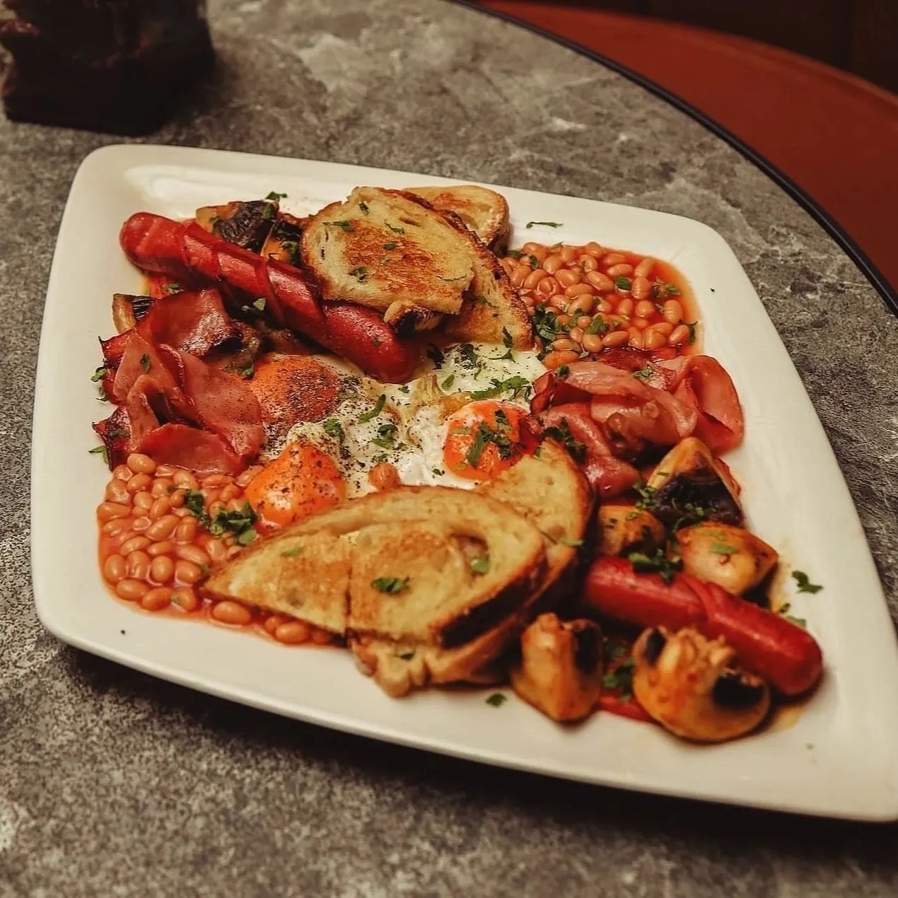 Image alt description