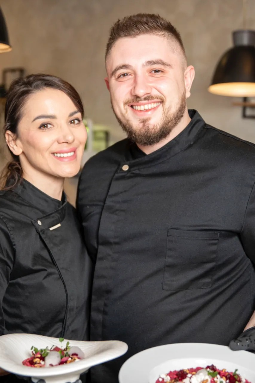 Image alt description