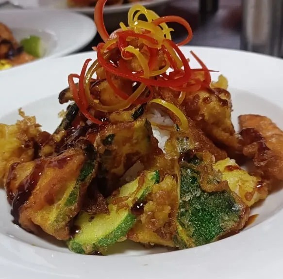 Image alt description